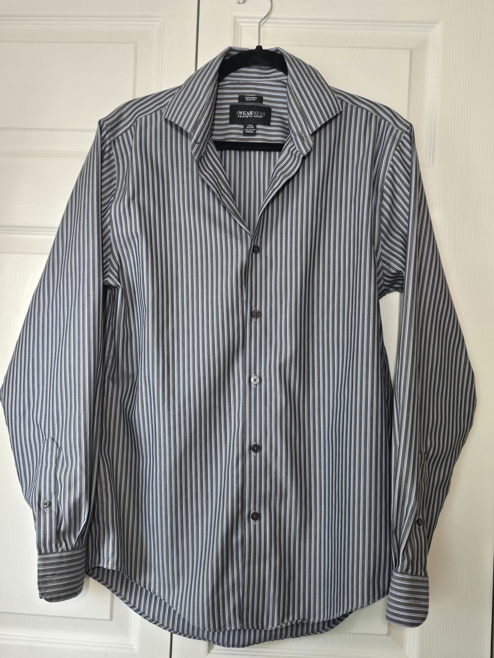 EUC Kenneth Cole Men’s Gray & Light Blue Striped Dress Shirt Non-Iron Slim Fit